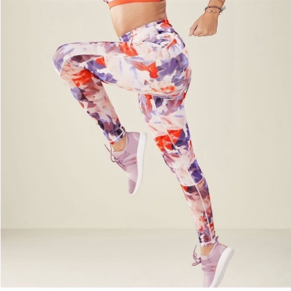 SET Fabletics Maeve Reversible Sports Bra/leggings DUSTY ROSE/DAYDREAM/TANGERINE - Picture 9 of 12